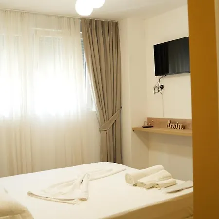 Luris Szálloda Golem