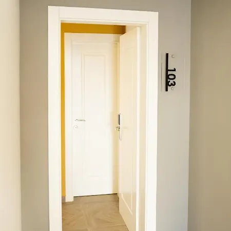 Luris Szálloda Golem