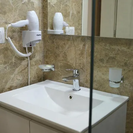 Hotel Luris Golem (Tirana)