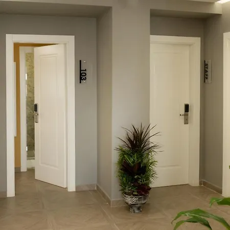 Luris 4* Golem (Tirana)