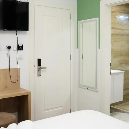 Luris Hotel Golem (Tirana)